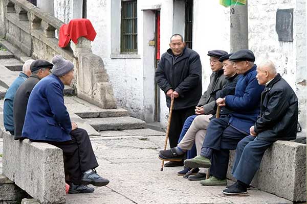 如何應對養(yǎng)老問題？智慧養(yǎng)老助父母智享幸福晚年